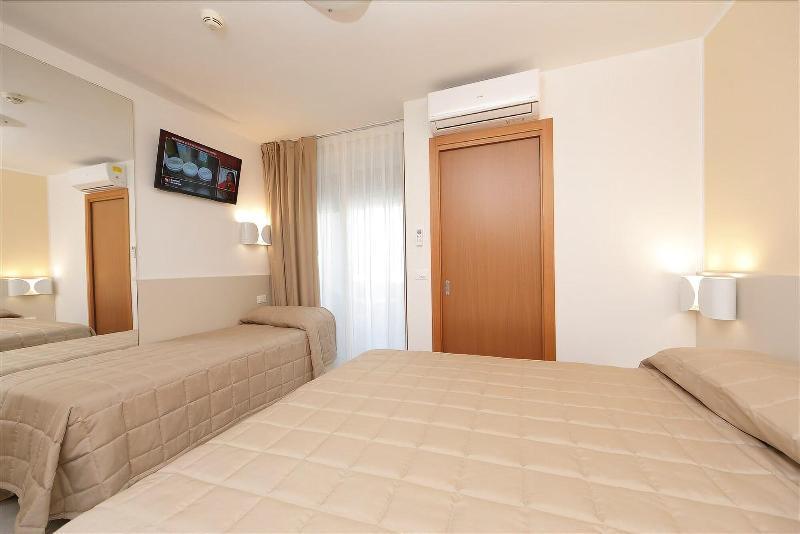 Hotel Meuble Zenith リニャーノ・サッビアドーロ エクステリア 写真