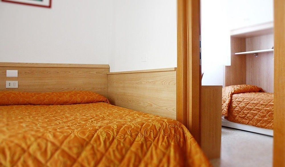 Hotel Meuble Zenith リニャーノ・サッビアドーロ エクステリア 写真