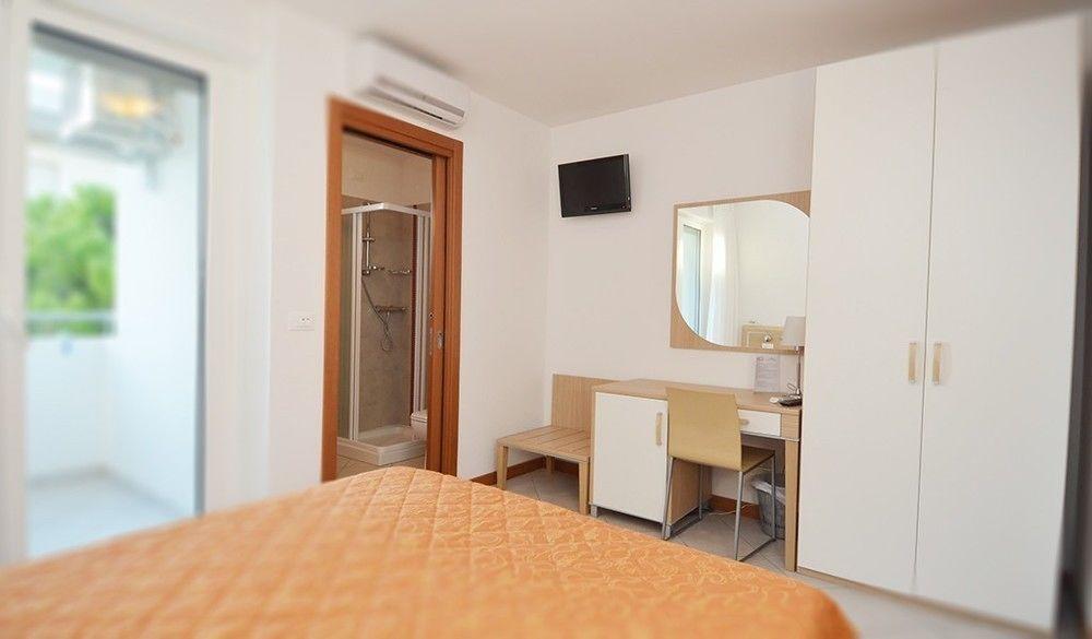 Hotel Meuble Zenith リニャーノ・サッビアドーロ エクステリア 写真